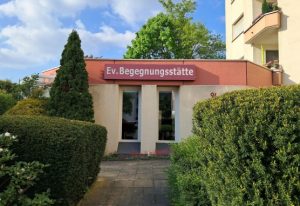 Außenansicht bzw. Eingang der Ev. Begegnungsstätte